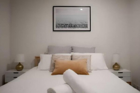 Mt1012 - 1 BR Docklands Delight, Stunning Apartment